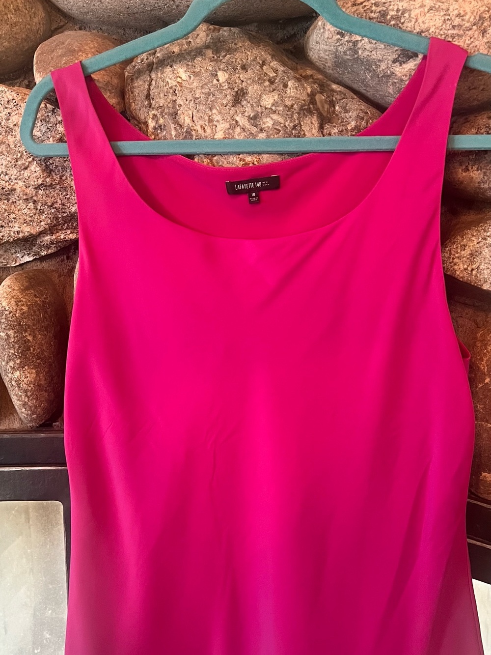 Lafayette 148 New York Fuchsia Sleeveless Scoop Neck Shell Top